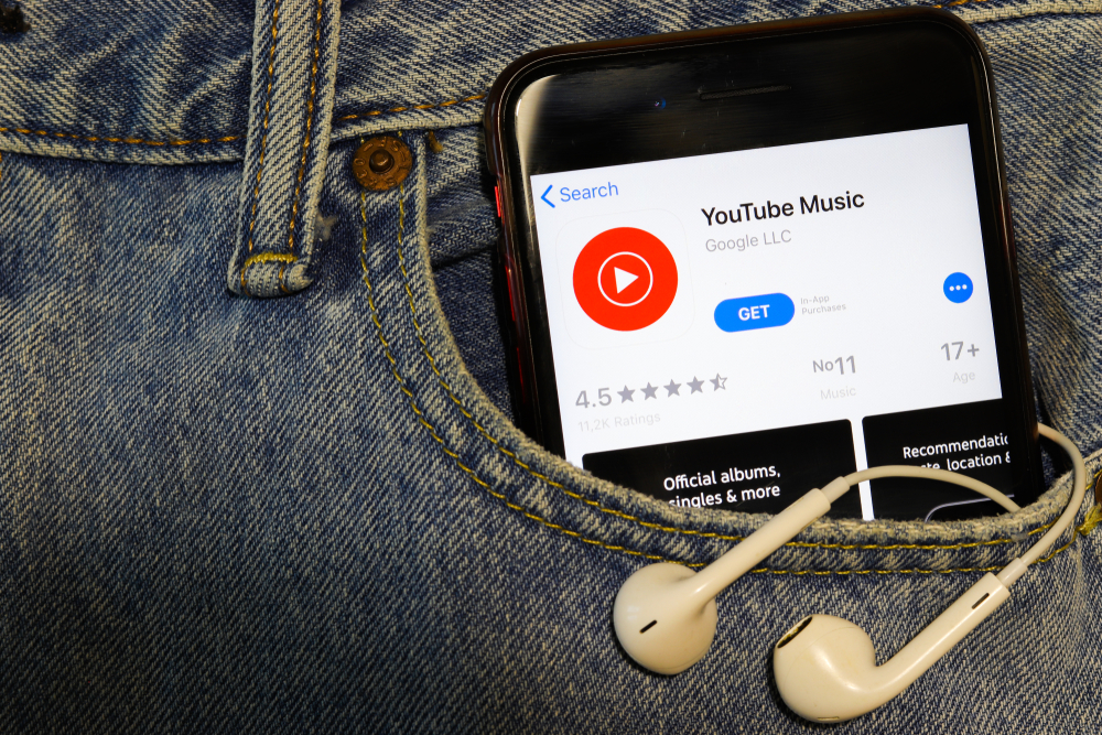 يوتيوب تبدأ بإتاحة خاصية الاستماع في الخلفية مجانًا للمستخدمين