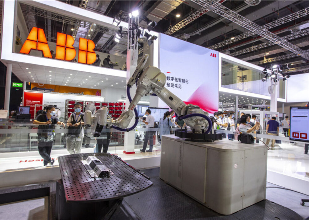 الروبوتات تصنع الروبوتات في الصين