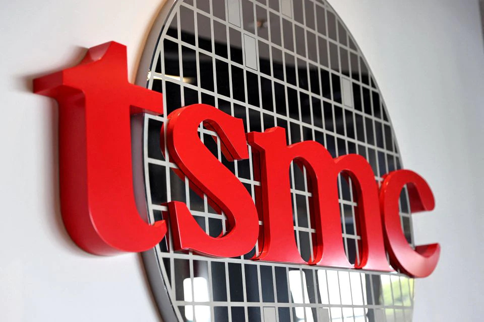 شركة TSMC تعلن أنّ أرباحها للربع الأخير لعام 2021 تفوق توقّعات المحلّلين بأرباح قياسيّة