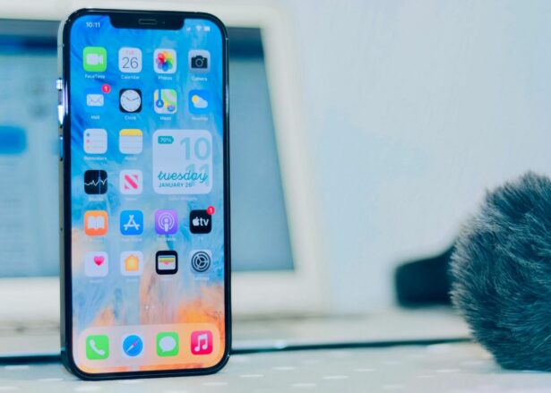 هل يحتوي iOS على تطبيقات مثبتة مسبقًا “Bloatware” أكثر من أندرويد؟