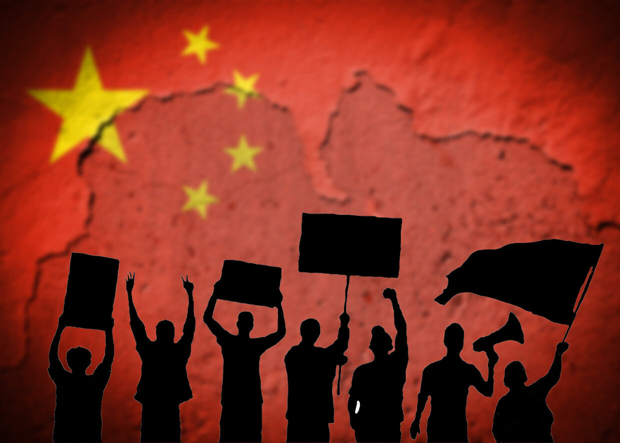 الاحتجاجات تتسع.. سياسة “صفر كوفيد” تقصم ظهر الصين اقتصادياً وتكنولوجيا؟ 
